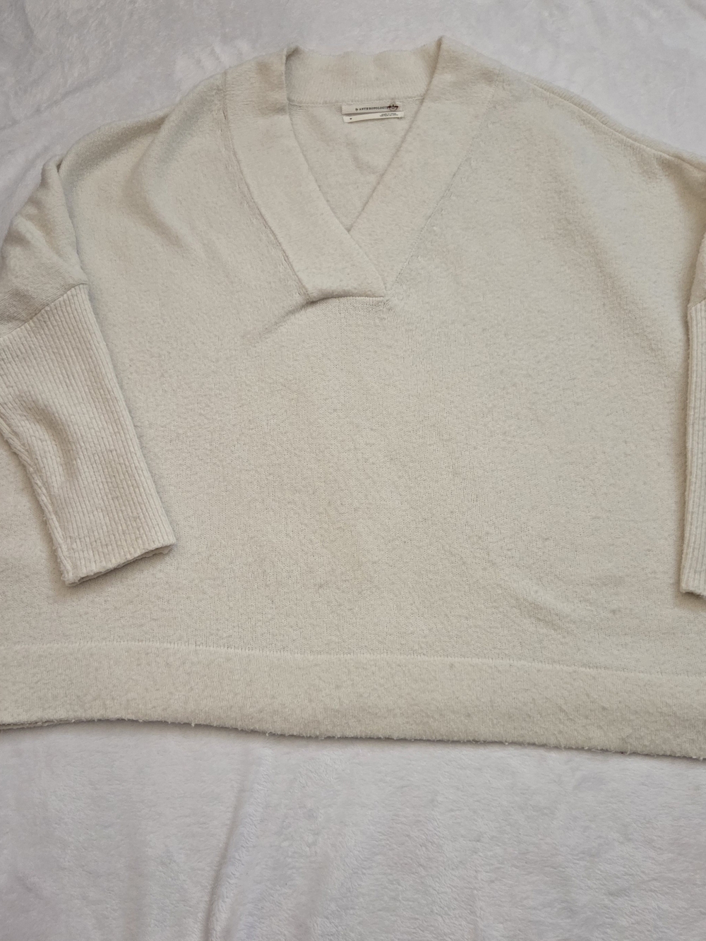 Womens Anthropologie Cream V-Neck Sweater - Lightweight Cozy Knit